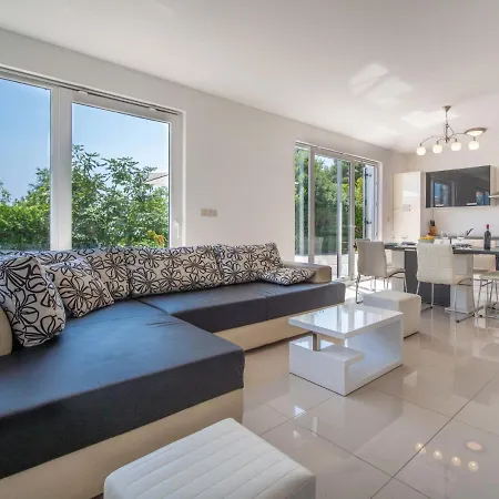 Graziani By Interhome * Kornić