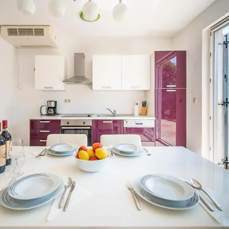 Graziani By Interhome *
