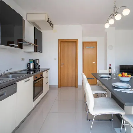 Graziani By Interhome * Kornić