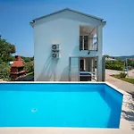 Graziani By Interhome Дом отдыха Корнич
