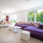Graziani By Interhome * Корнич